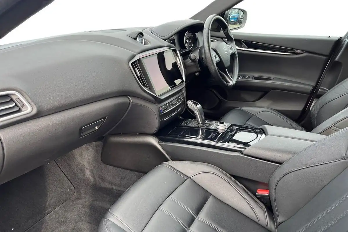 2022-maserati-ghibli-20-gt-1995cc-big-20
