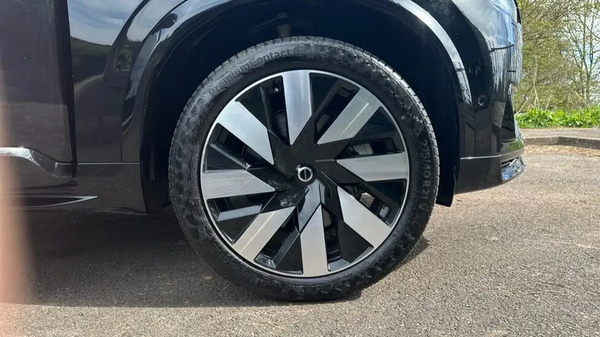 2024-volvo-xc90-20-t8-plus-big-15