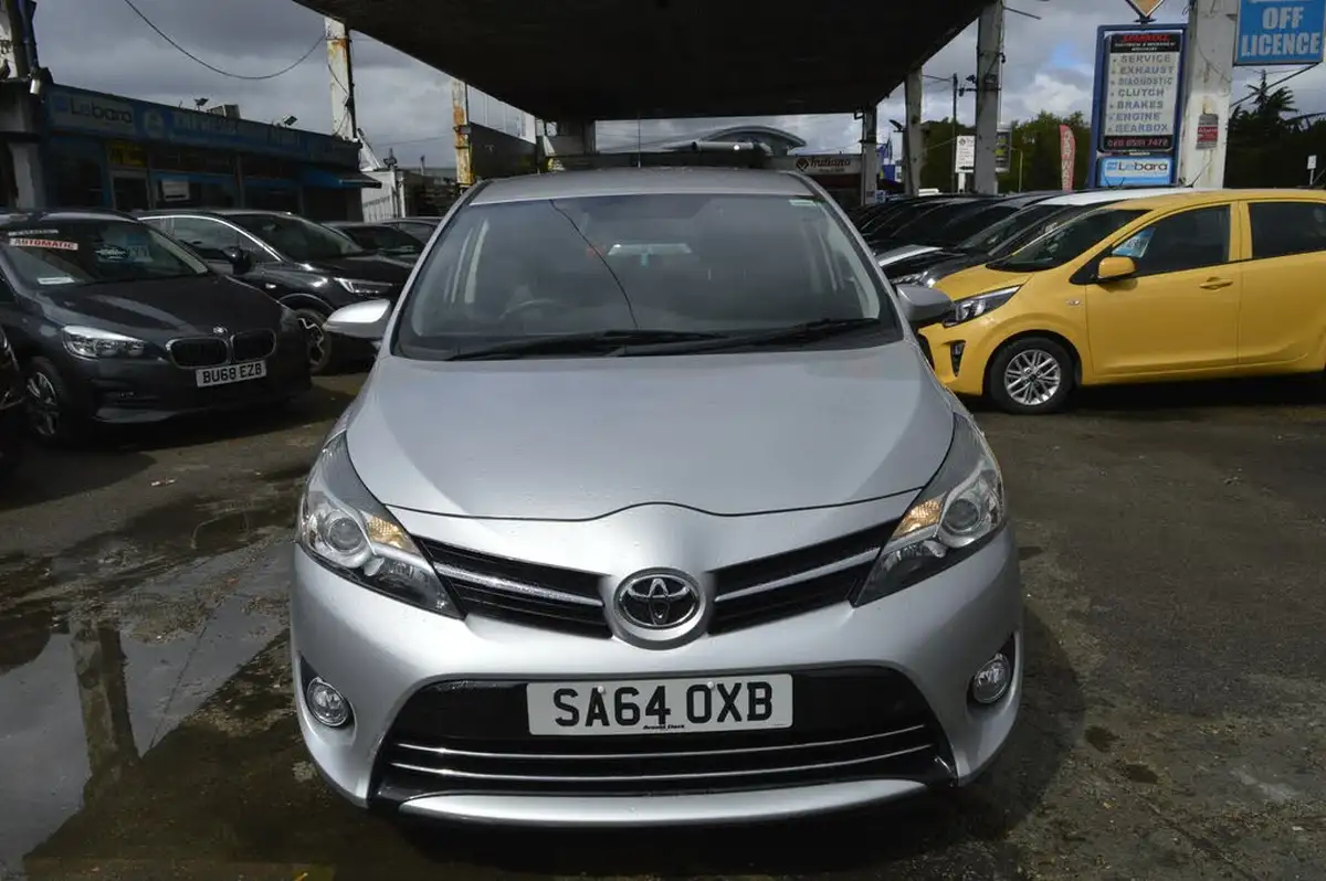 2014-toyota-verso-18-icon-7st-big-6