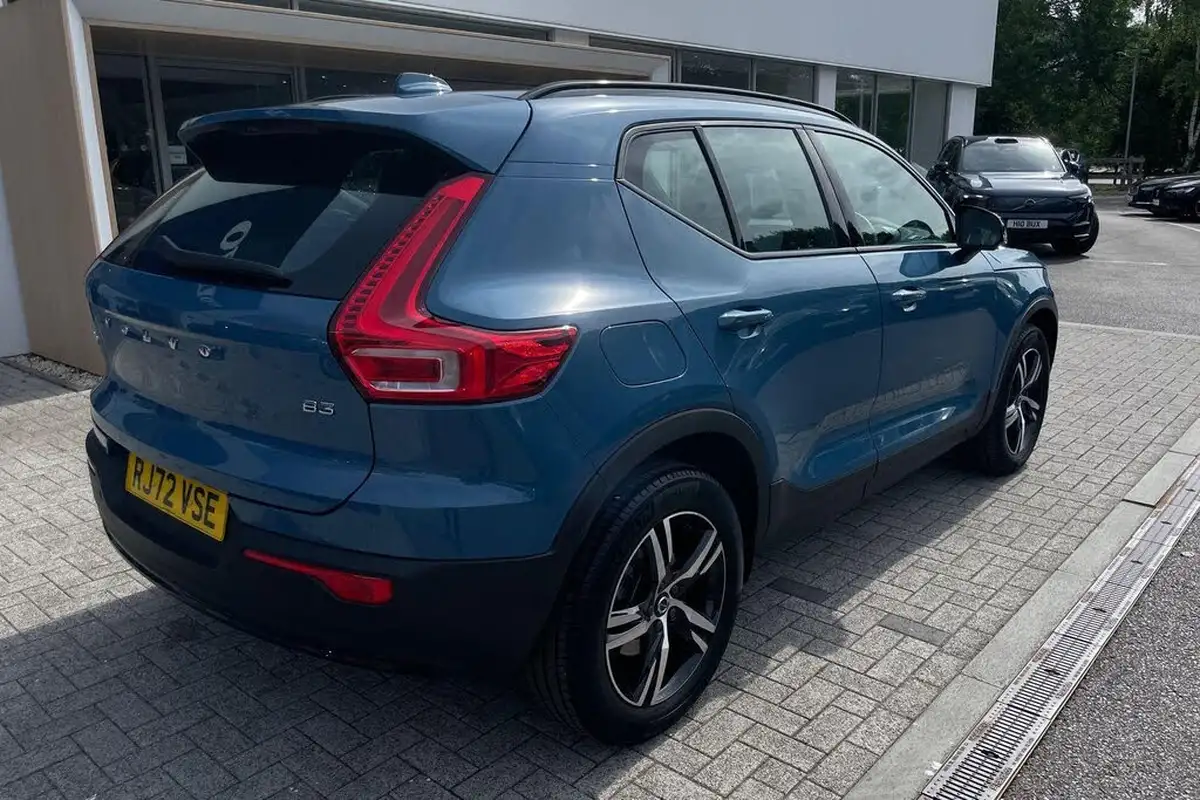 2022-volvo-xc40-20-b3-plus-big-6
