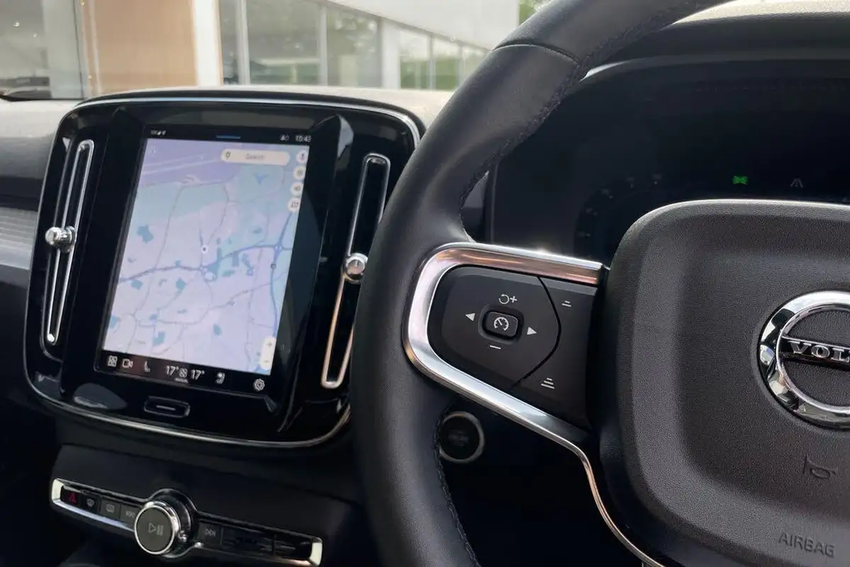 2022-volvo-xc40-20-b3-plus-big-34