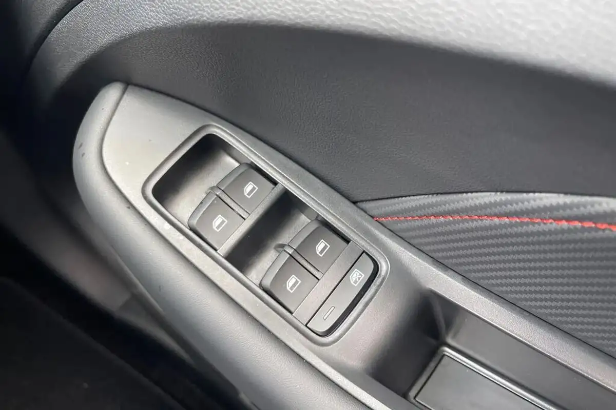 2024-mg-zs-suv-e-trophy-connect-ev-156ps-long-range-big-46