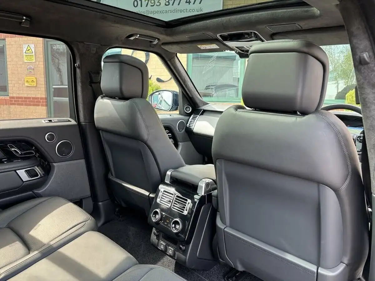 2021-land-rover-range-rover-30-d300-westminster-big-26
