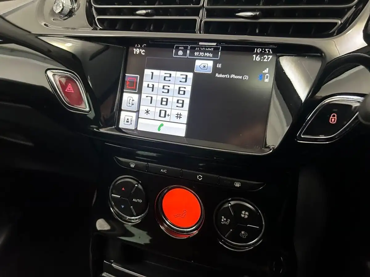 2016-citroen-c3-12-puretech-platinum-big-19