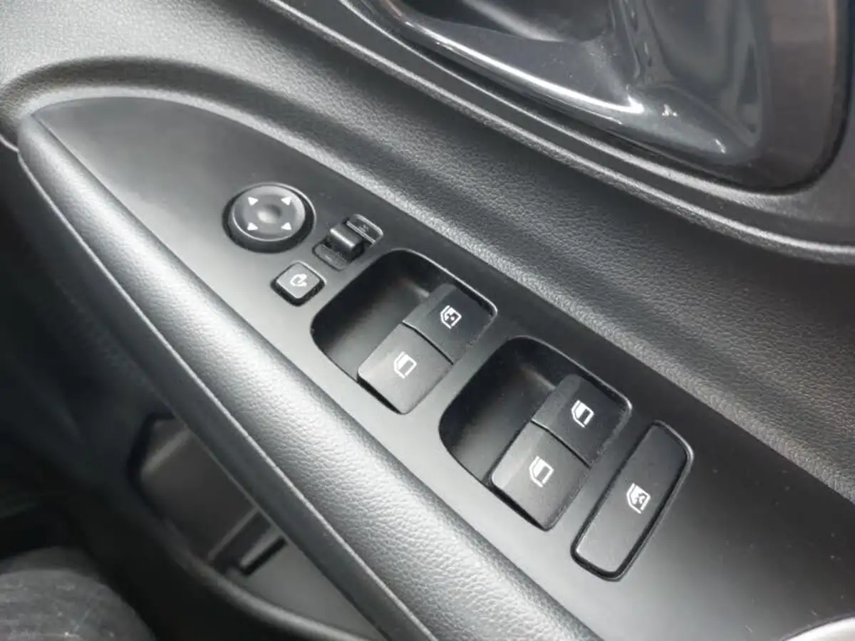 2022-hyundai-bayon-10-t-gdi-premium-100ps-big-17