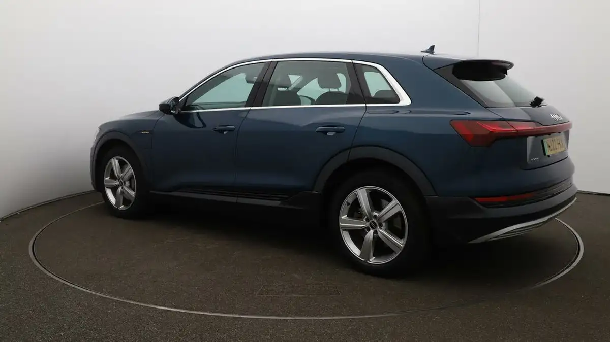 2022-audi-e-tron-55e-technik-station-wagon-big-27