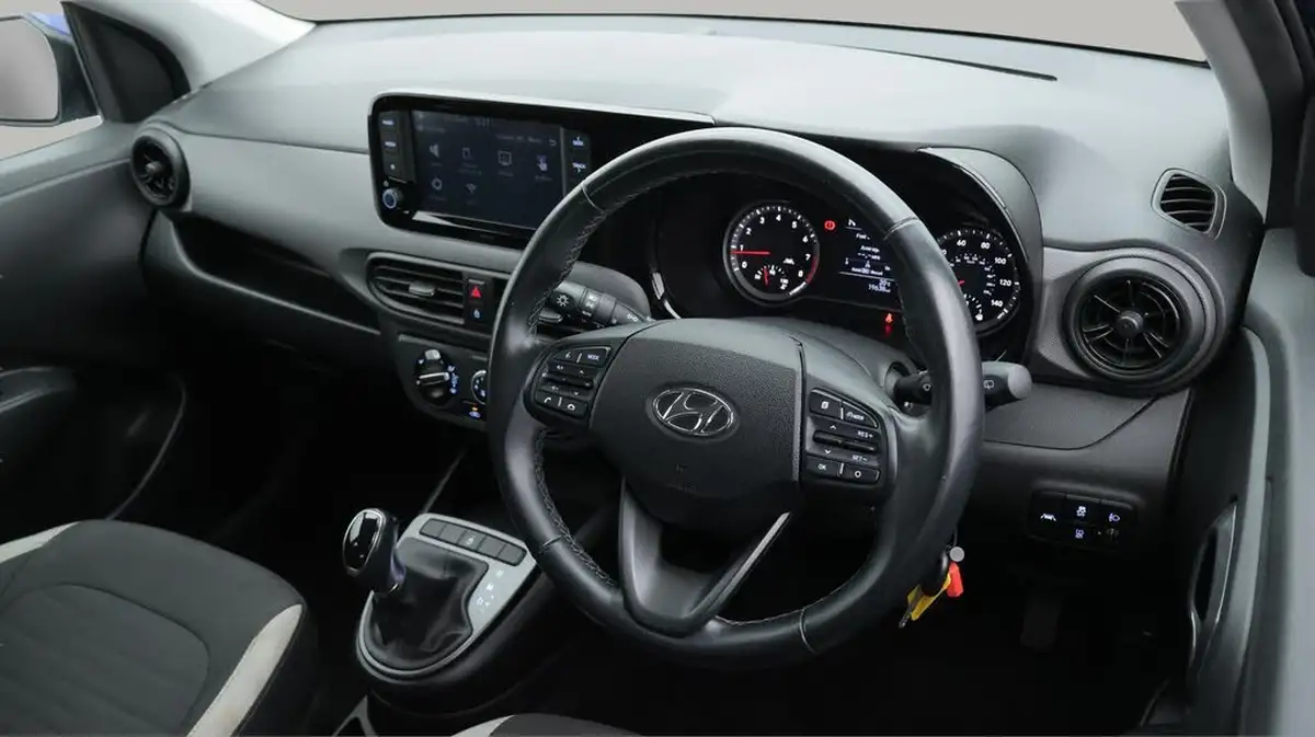 2022-hyundai-i10-10-se-connect-auto-big-9