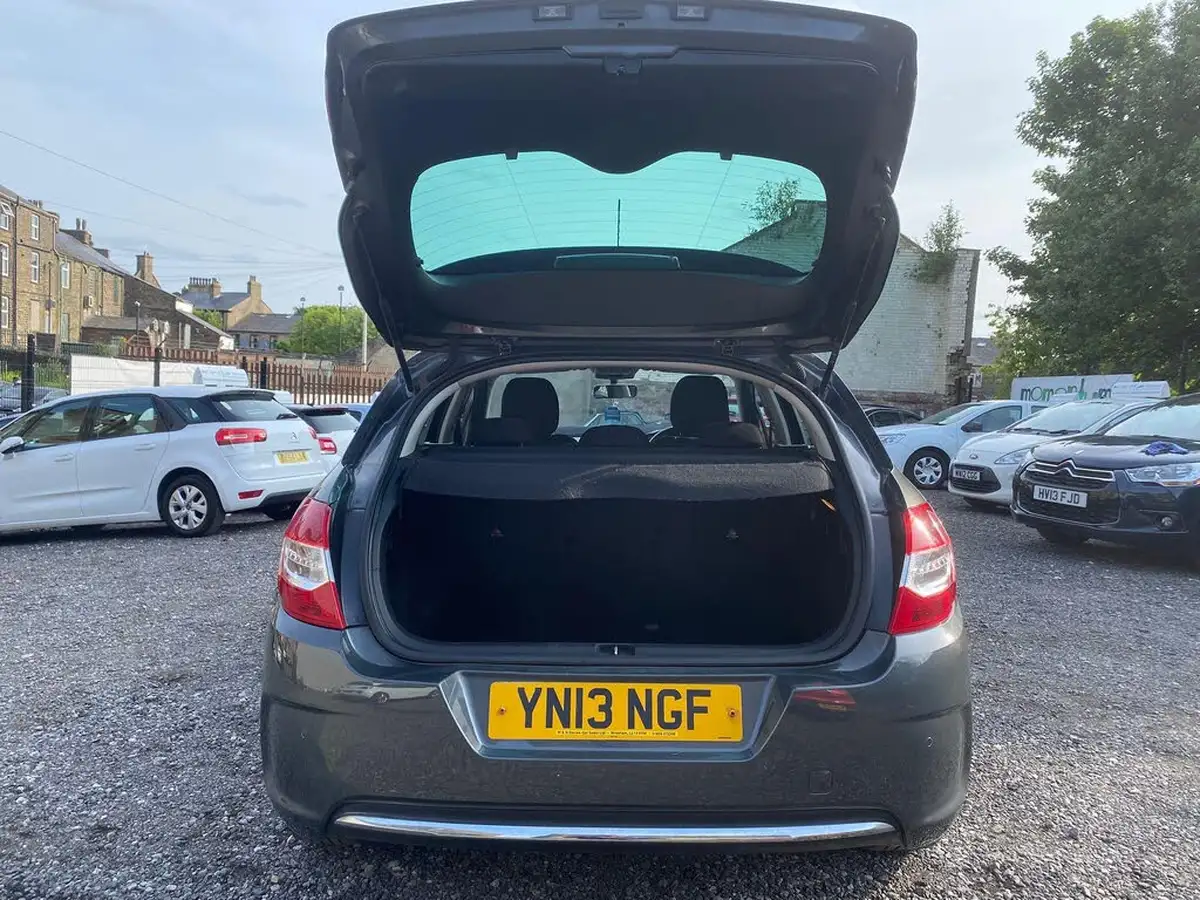 2013-citroen-c4-16-vtr-big-10