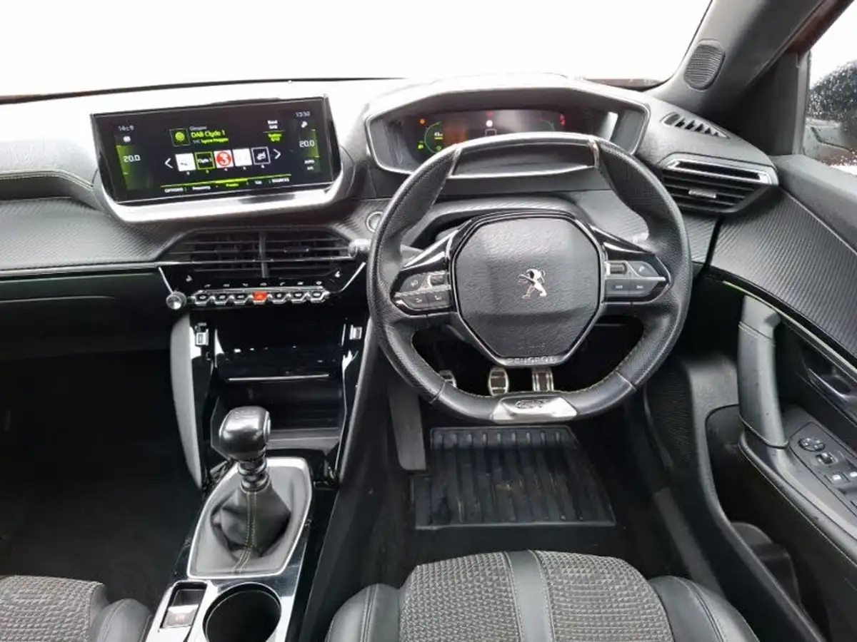 2020-peugeot-2008-suv-12-puretech-gt-line-big-6