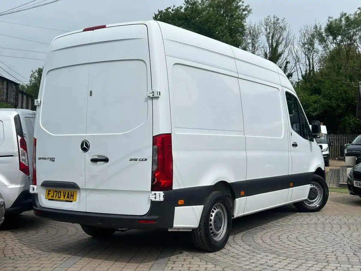 2020-mercedes-benz-sprinter-20cdi-315-l1h1-progressive-big-4