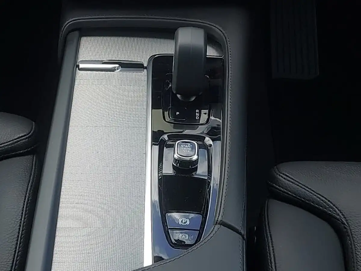 2024-volvo-xc90-20-t8-plus-big-12