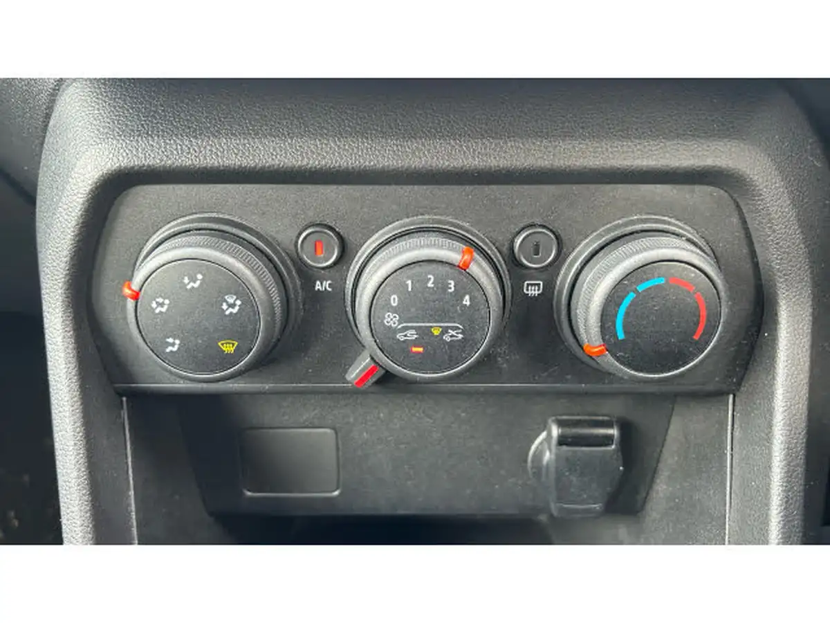 2022-dacia-sandero-10-sce-essential-big-28