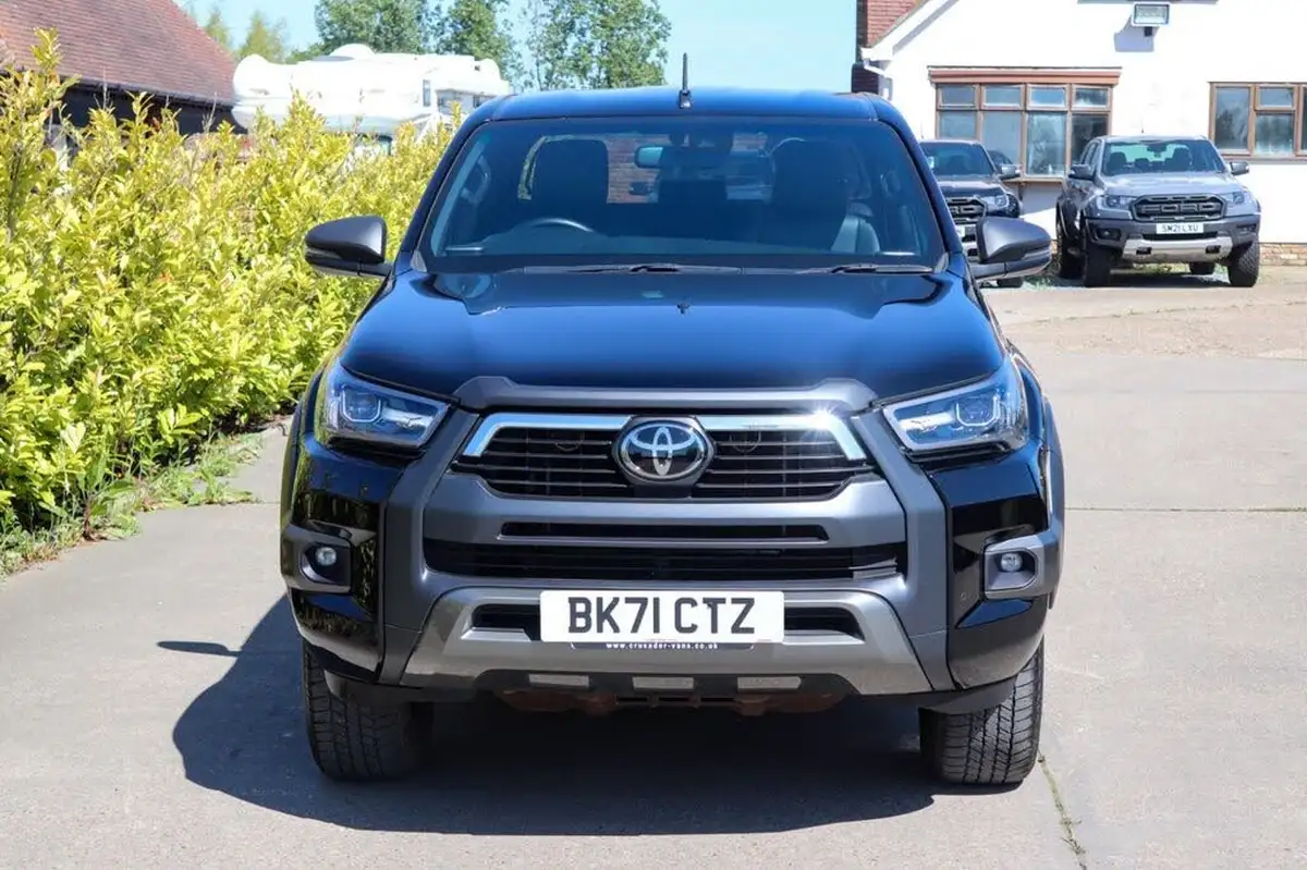 2021-toyota-hi-lux-28d-4d-invincible-x-at35-204hpeu6dt-e-big-14