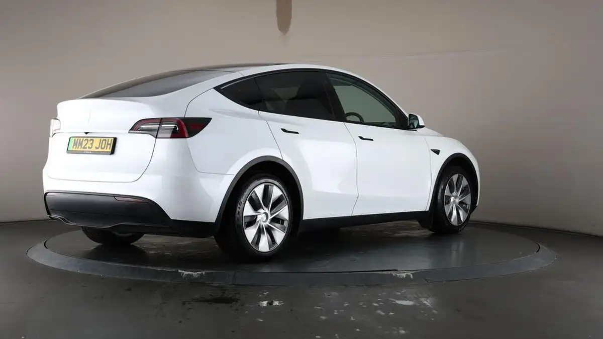 2023-tesla-model-y-e-rwd-big-66