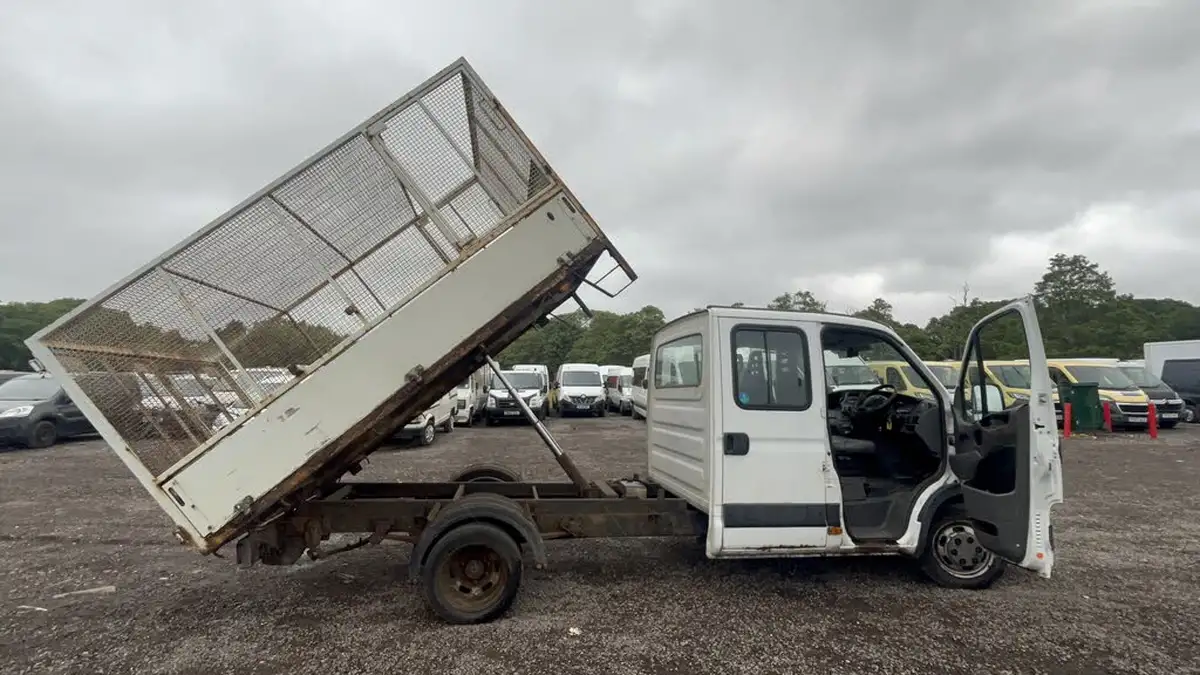 2013-iveco-daily-c-class-23td-35c13-lwb-35c13d-crewcab-big-1