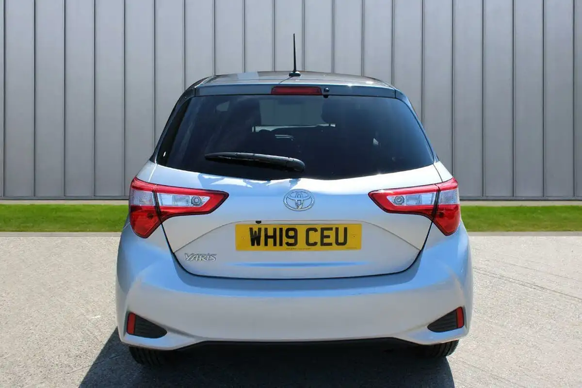 2019-toyota-yaris-15-vvt-i-y20-111bhp-1496cc-big-6