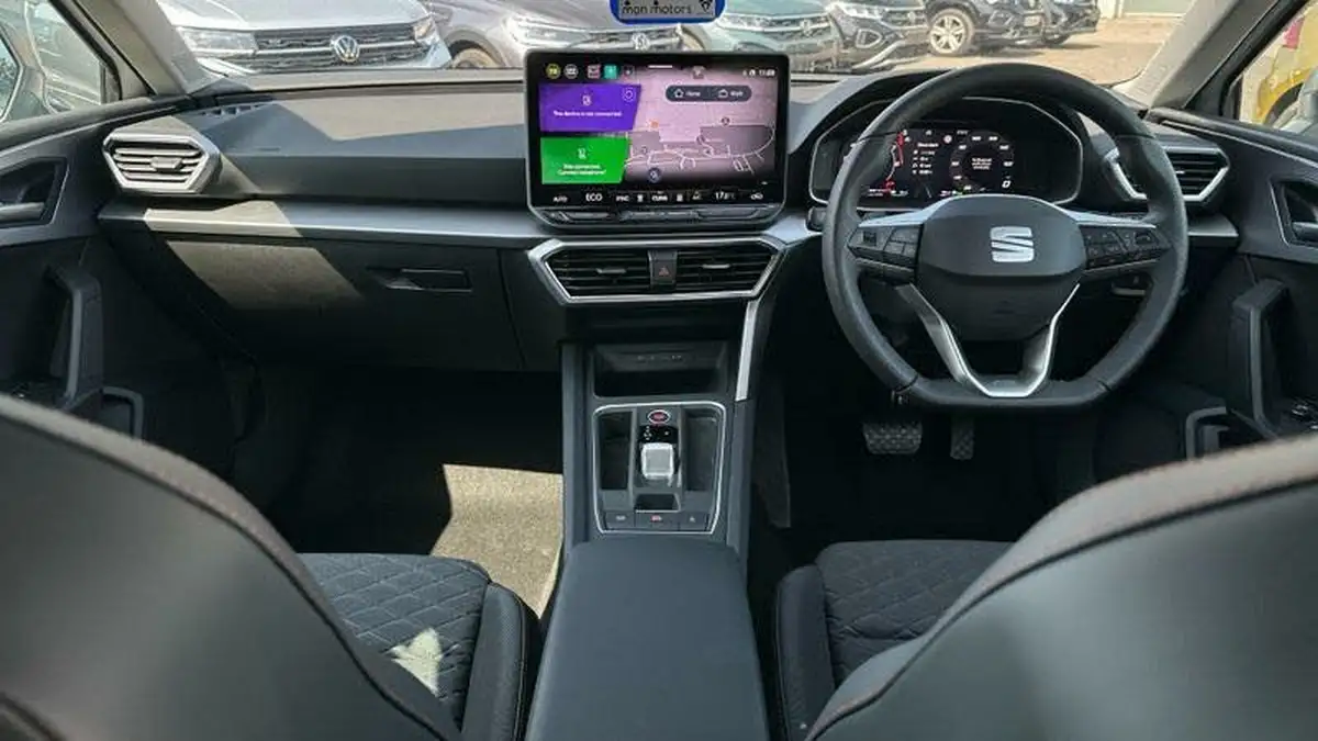 2025-seat-leon-15-e-hybrid-fr-hatchback-big-7