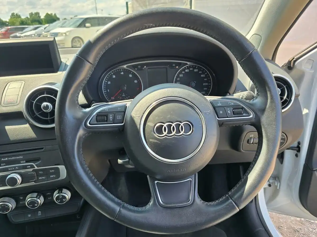 2014-audi-a1-big-38