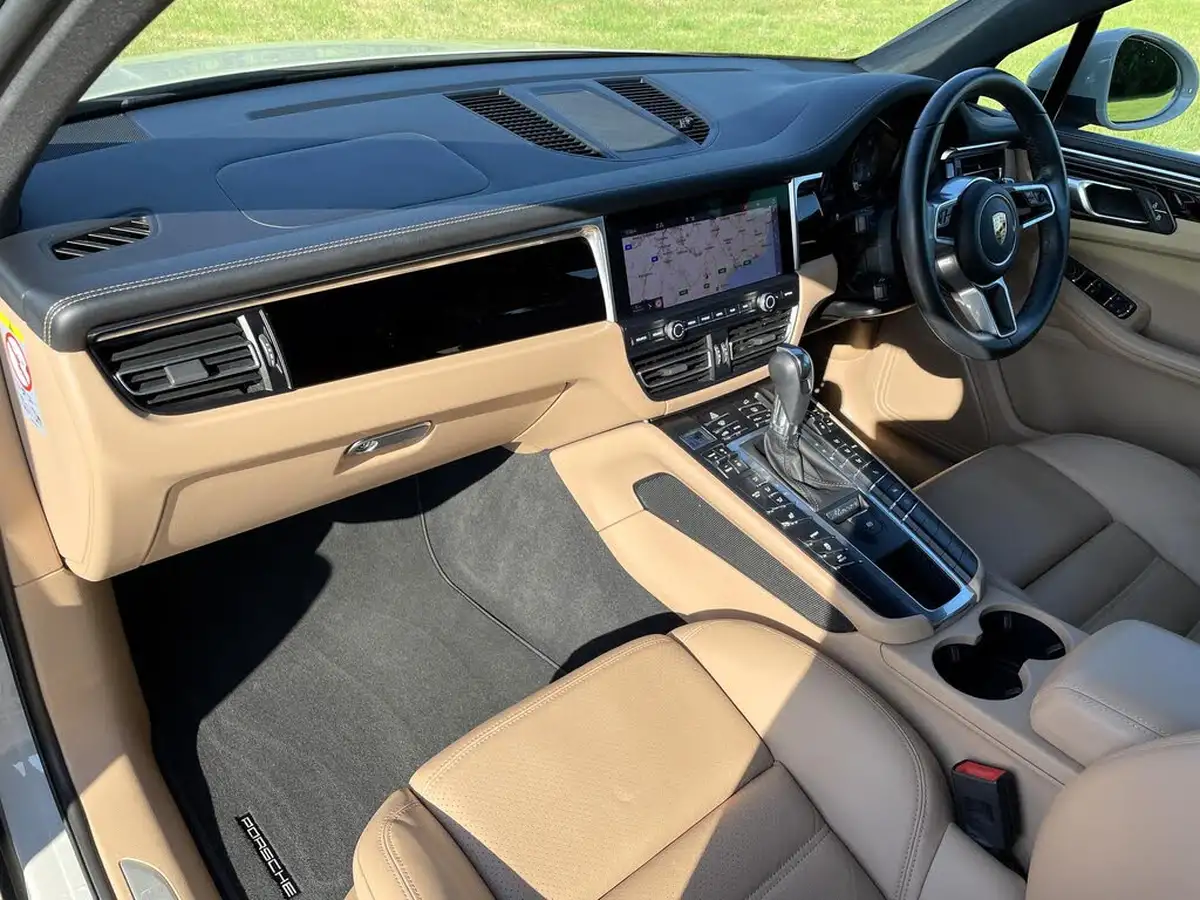 2021-porsche-macan-30-s-big-23