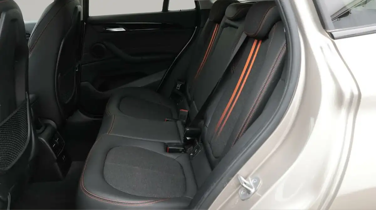2022-bmw-x1-20td-sdrive18d-sport-big-16