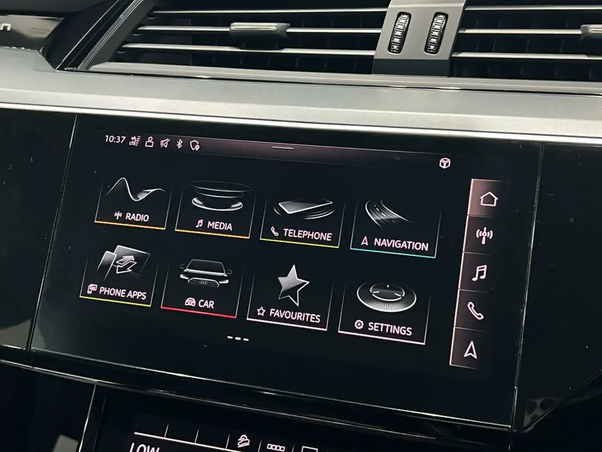 2021-audi-e-tron-50e-technik-station-wagon-big-41