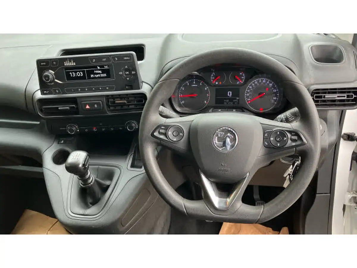 2022-vauxhall-combo-15cdti-dynamic-2300-130pseu6d-l1h1-panel-big-9