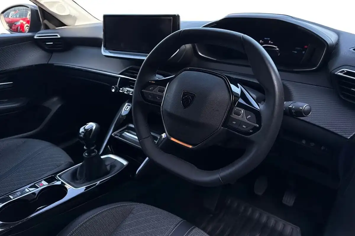 2024-peugeot-208-12-puretech-allure-big-13