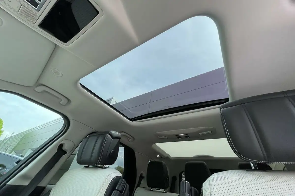 2025-land-rover-discovery-30-d350-metropolitan-edition-big-4