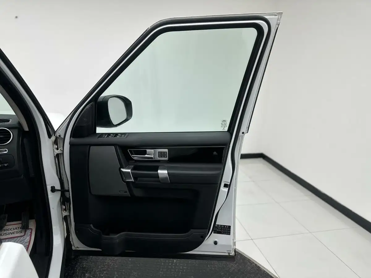 2016-land-rover-discovery-4-30-sd-v6-hse-big-11