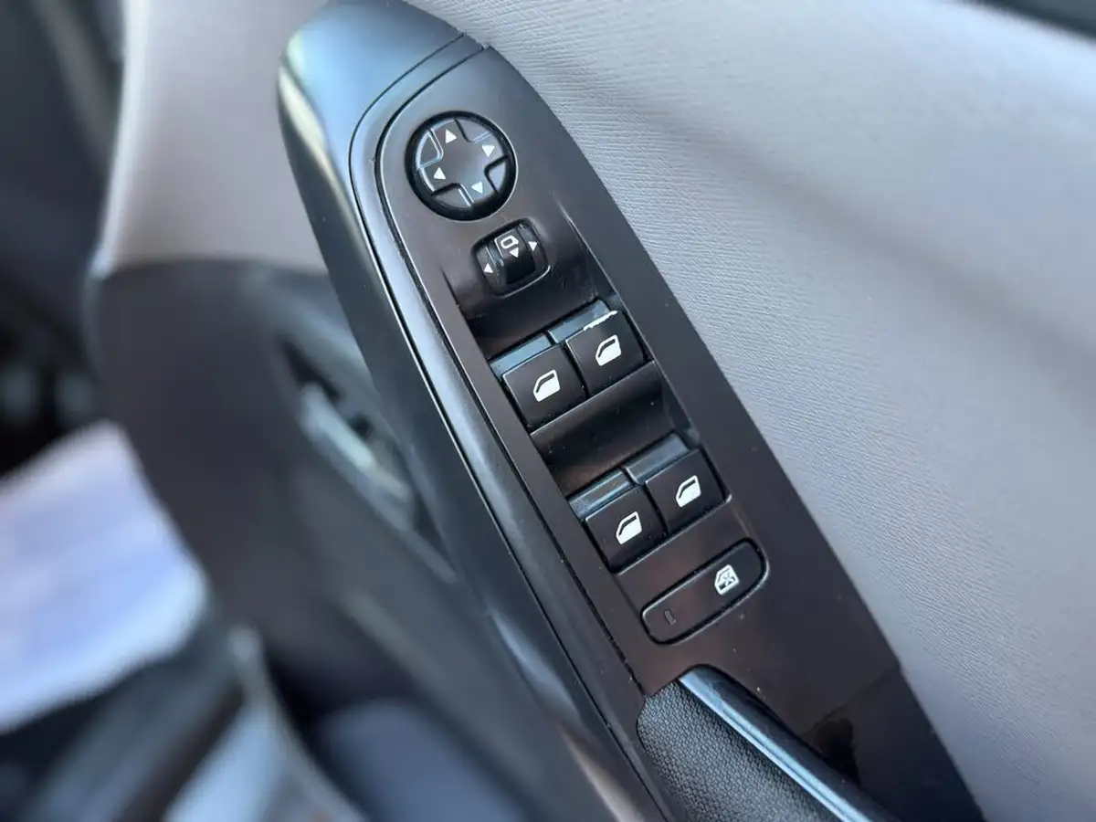 2014-citroen-grand-c4-picasso-16e-hdi-vtr-115ps-big-42