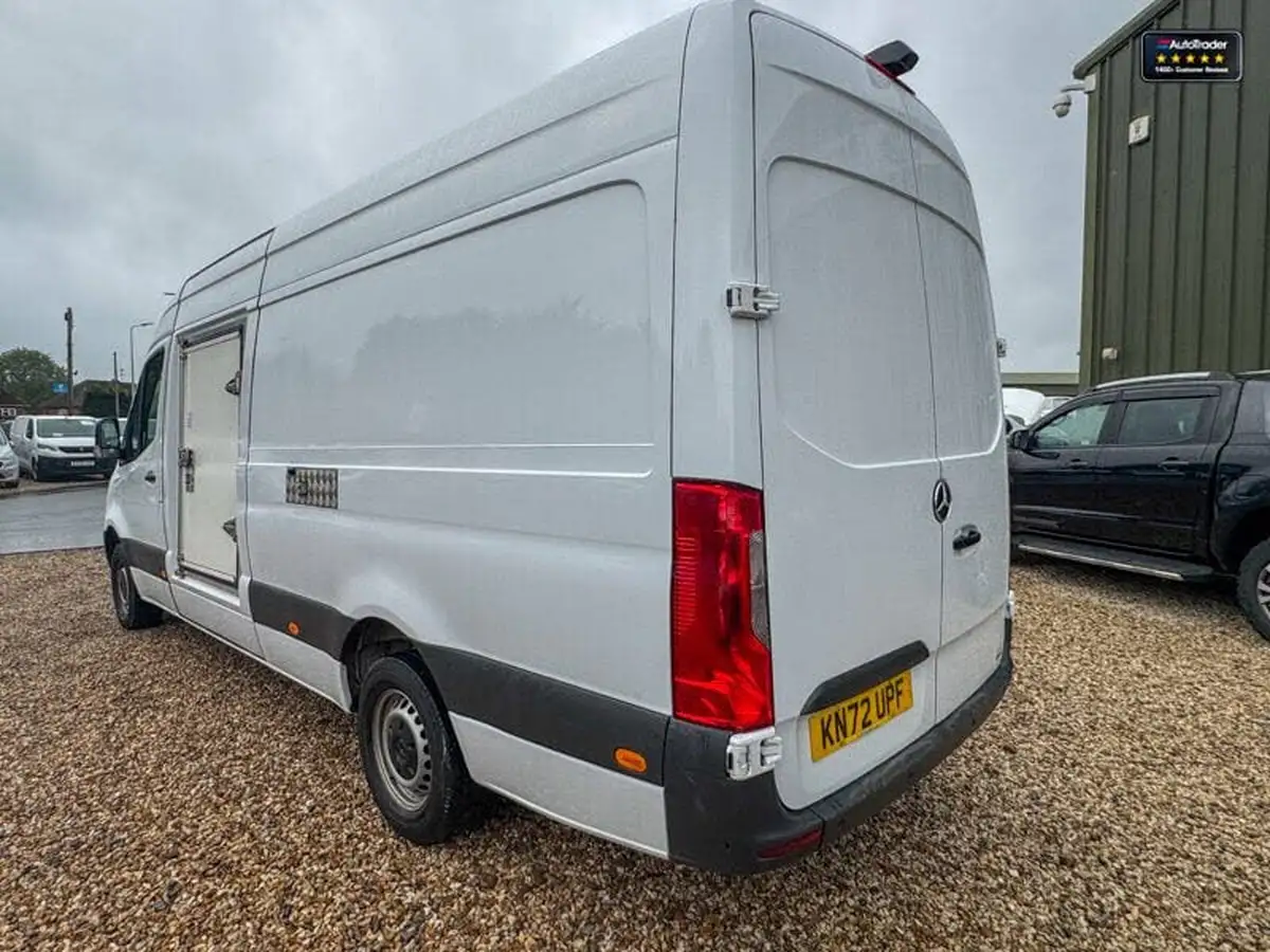 2023-mercedes-benz-sprinter-big-9