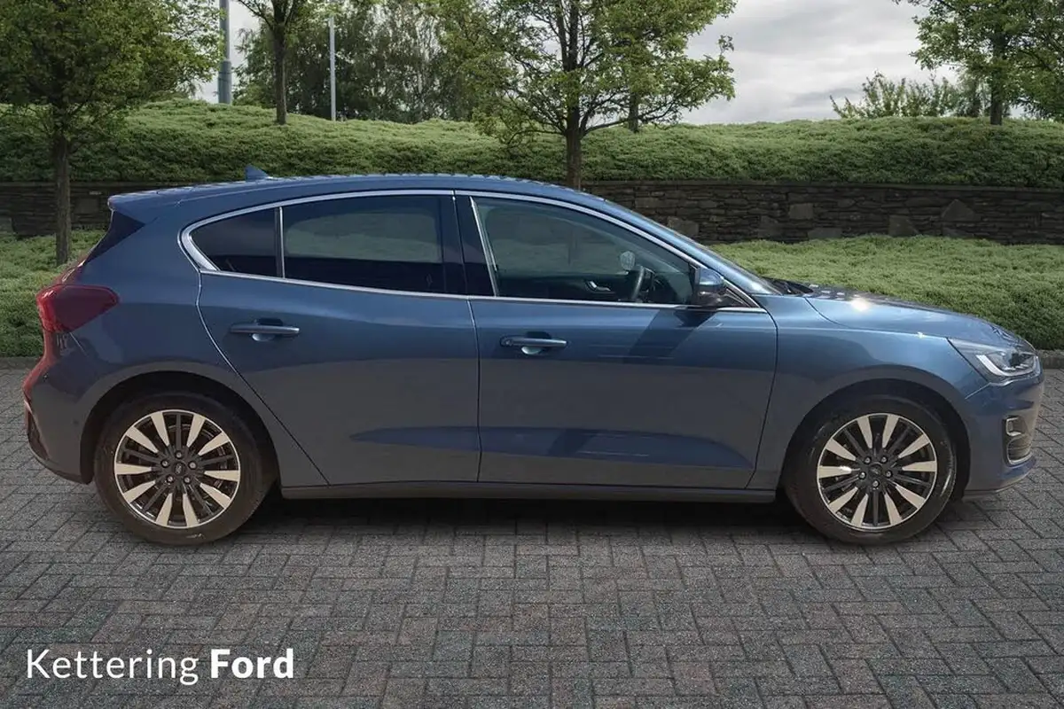 2022-ford-focus-10t-titanium-vignale-155ps-hybrid-mhev-hatchback-big-2