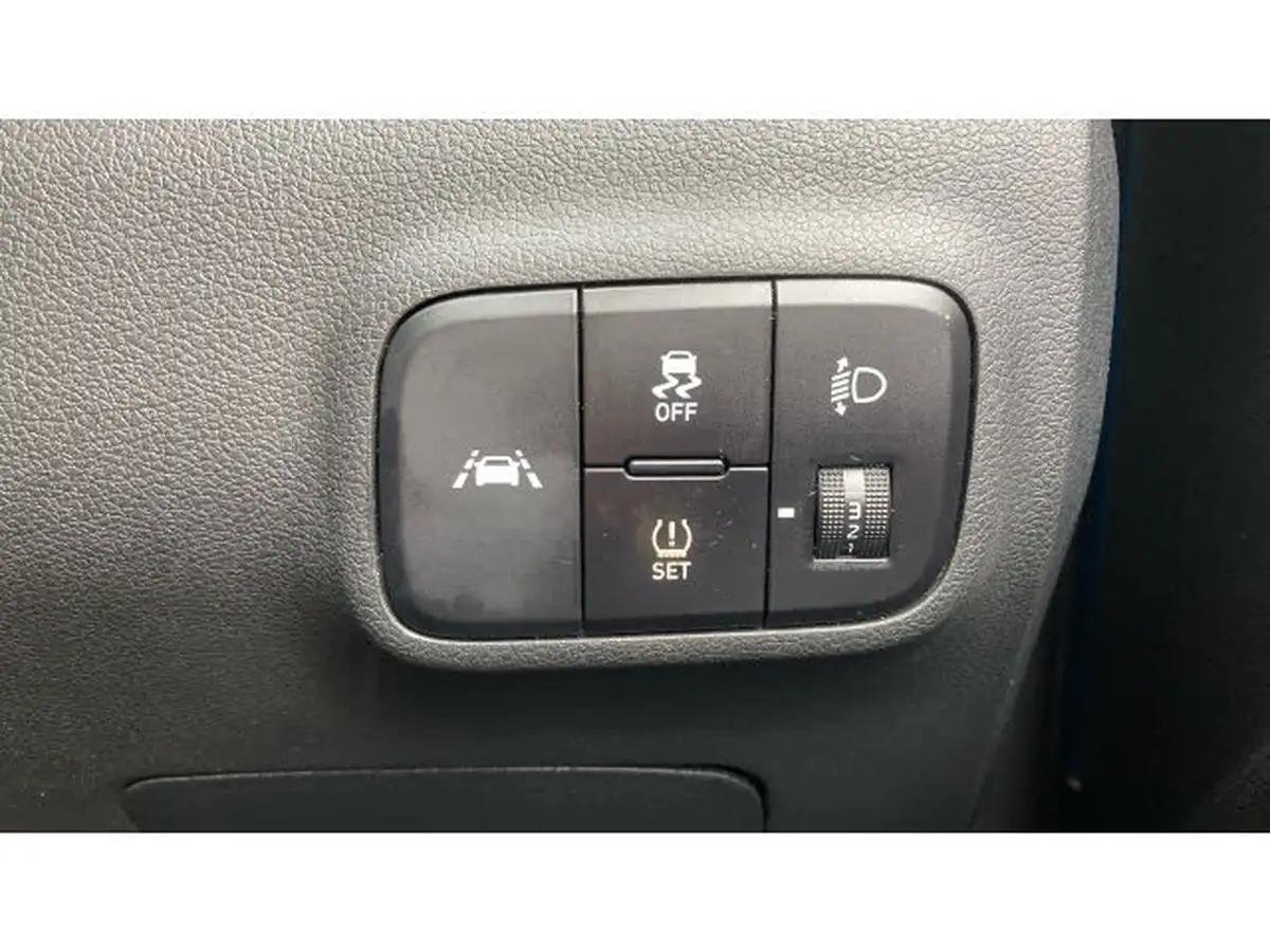 2021-hyundai-i10-12-se-connect-big-23