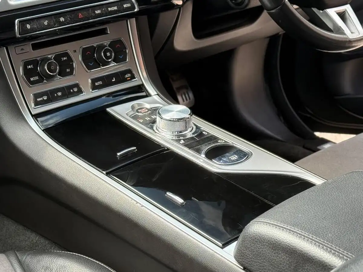 2013-jaguar-xf-22td-200ps-ss-sportbrake-5d-auto-big-18