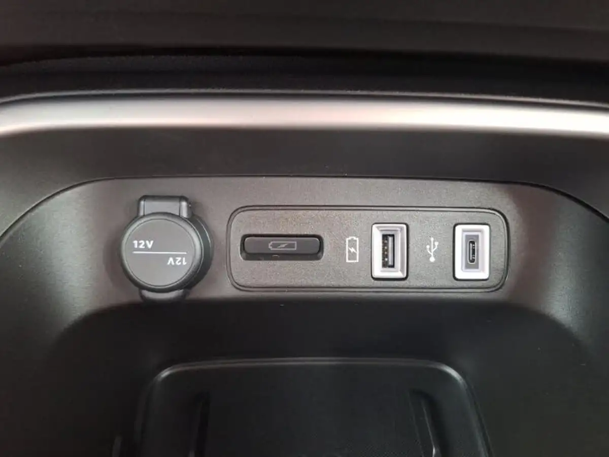 2025-jeep-avenger-12-gse-summit-big-17