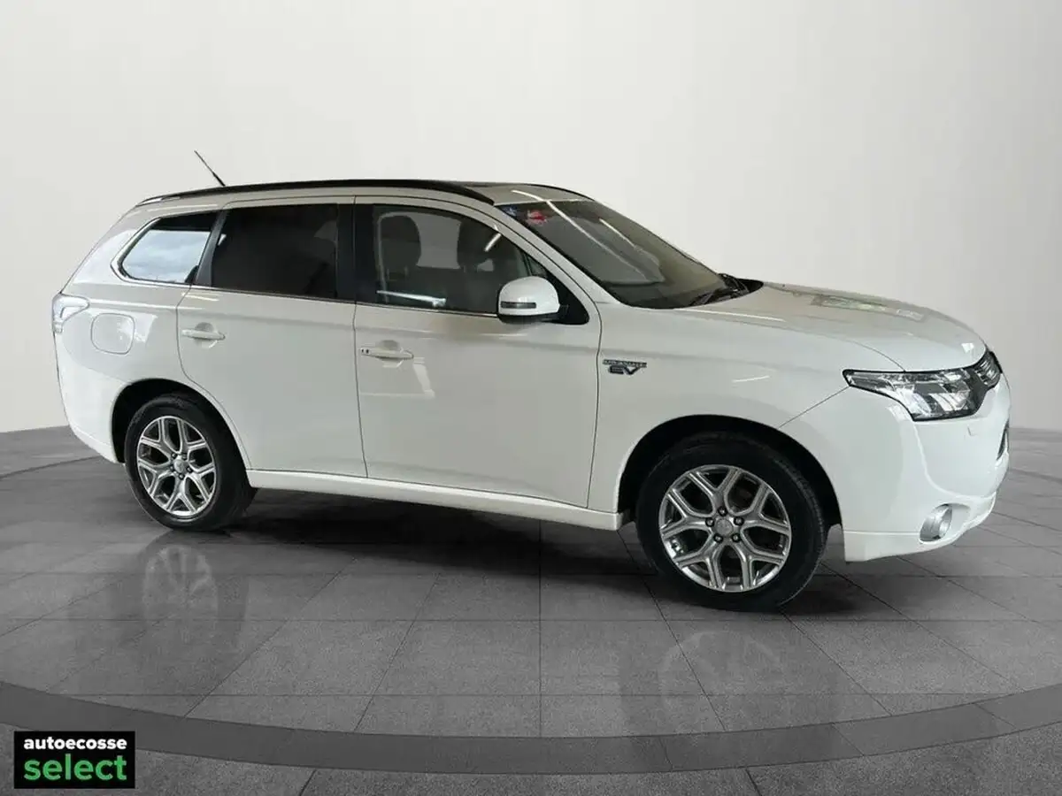 2015-mitsubishi-outlander-20-gx4h-phev-big-4