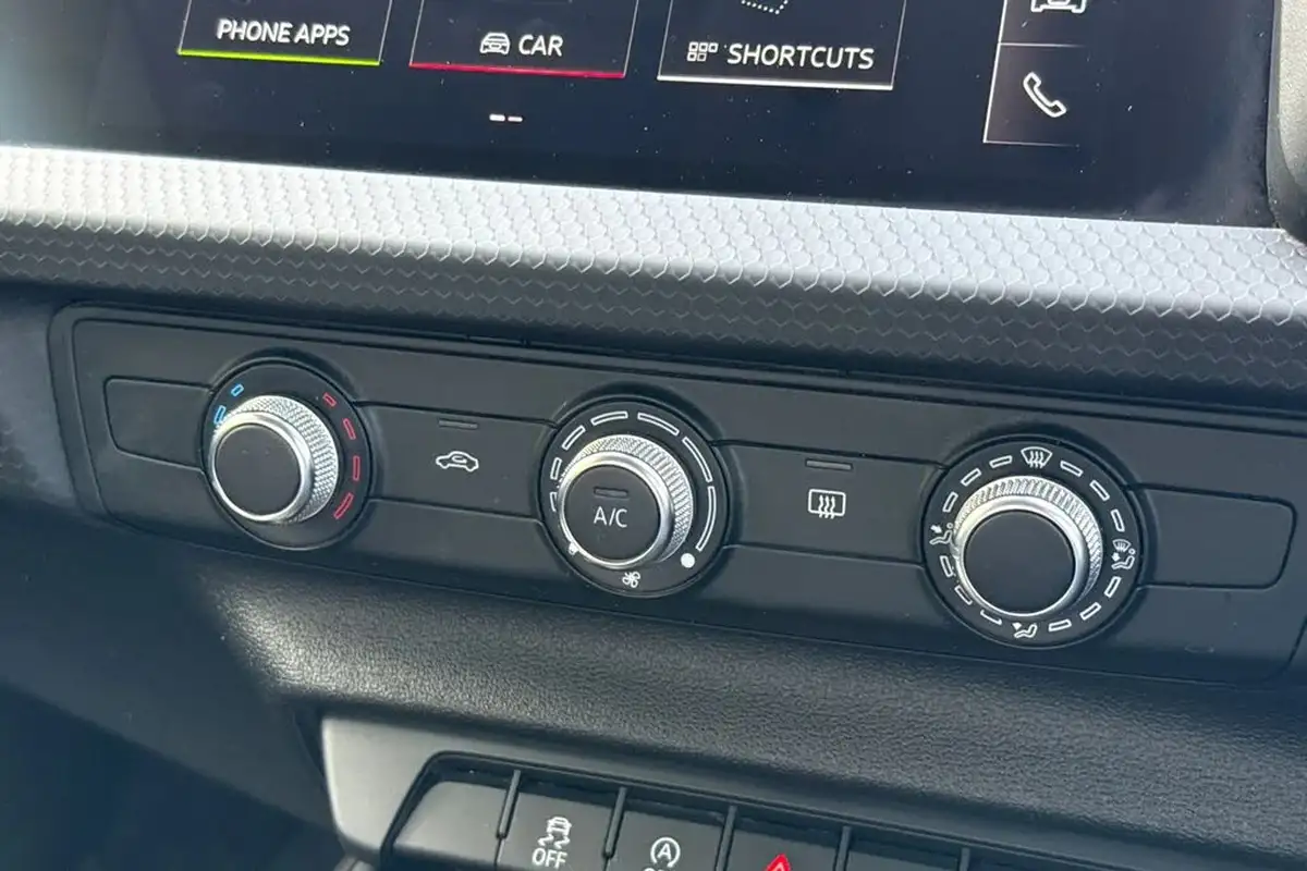 2019-audi-a1-10-30-tfsi-technik-big-17
