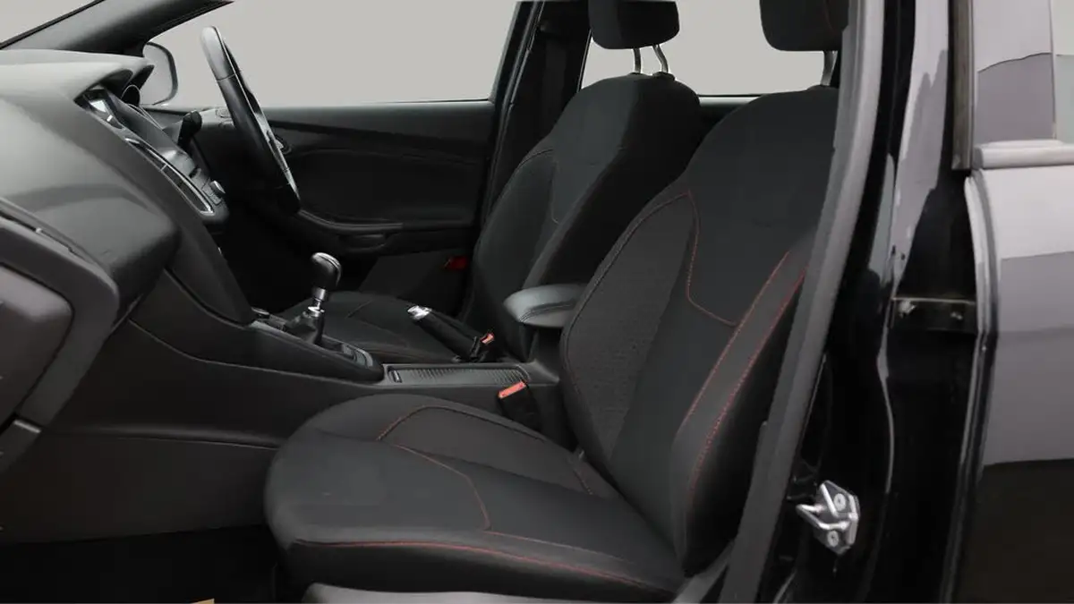 2018-ford-focus-10t-st-line-140ps-hatchback-big-14