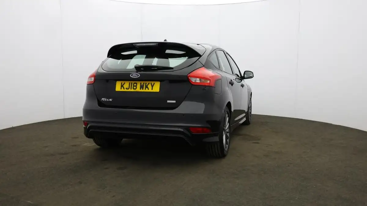 2018-ford-focus-10t-st-line-140ps-hatchback-big-62