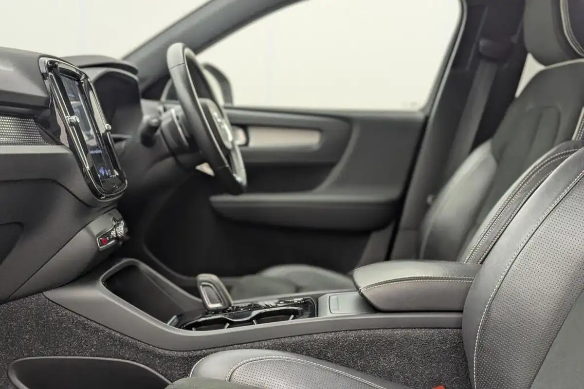 2020-volvo-xc40-20td-d4-r-design-pro-big-2