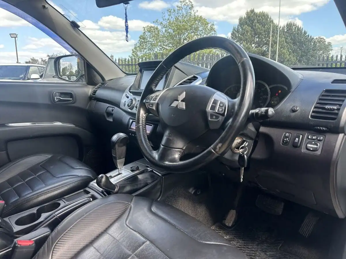 2015-mitsubishi-l200-25td-barbarian-auto-big-11