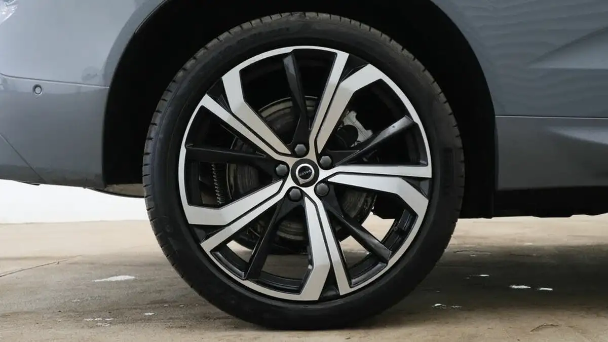 2024-volvo-xc60-20-t8-ultimate-dark-big-20
