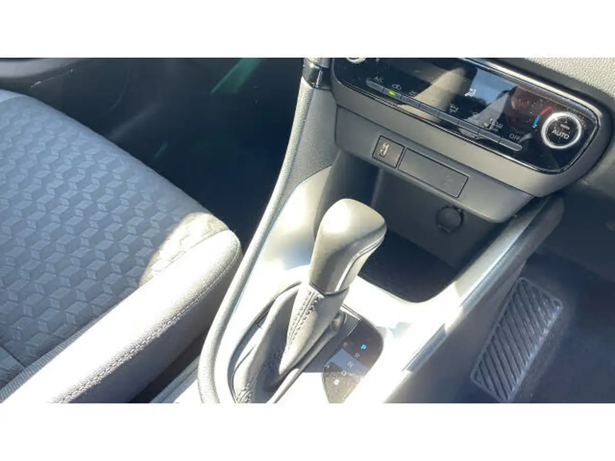 2023-toyota-yaris-15-vvt-i-design-big-12