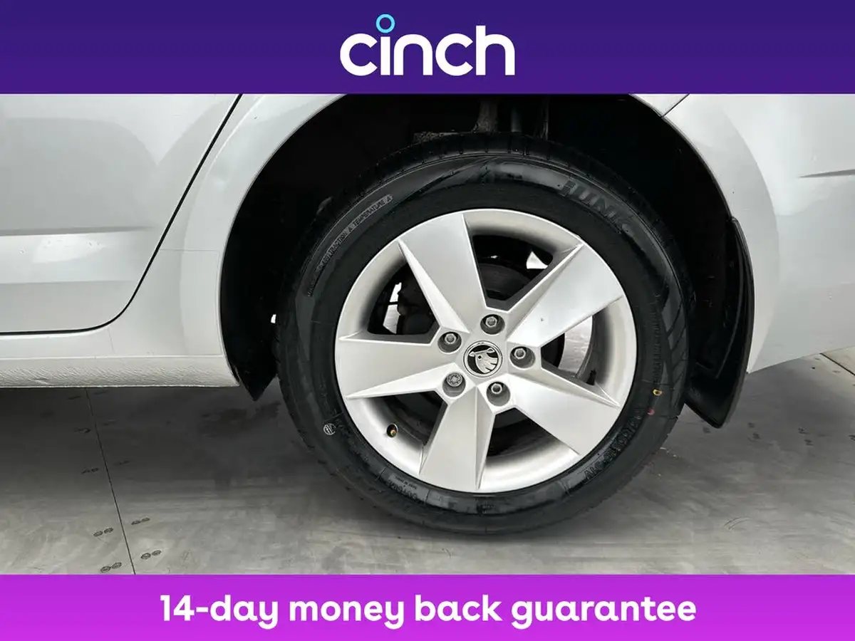 2019-skoda-octavia-16tdi-se-technology-estate-big-17