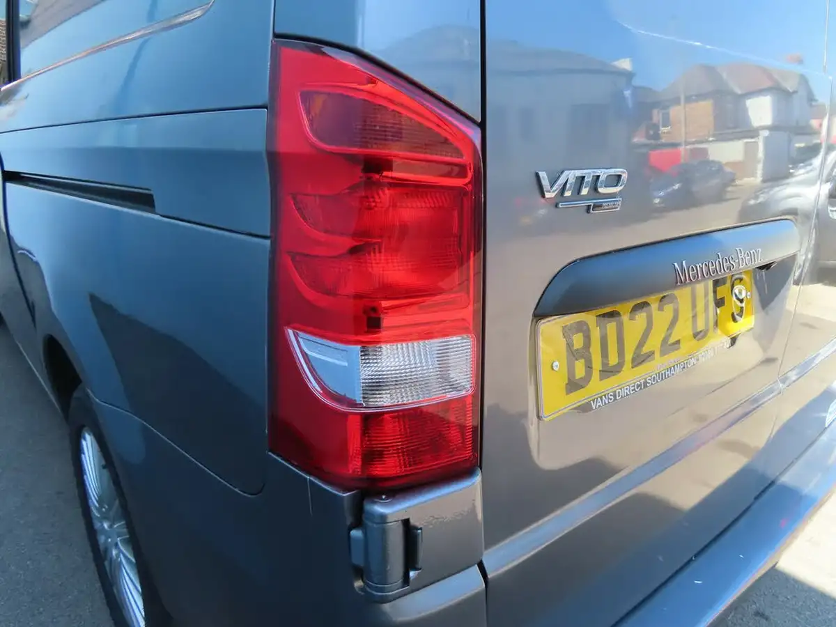 2022-mercedes-benz-vito-big-17