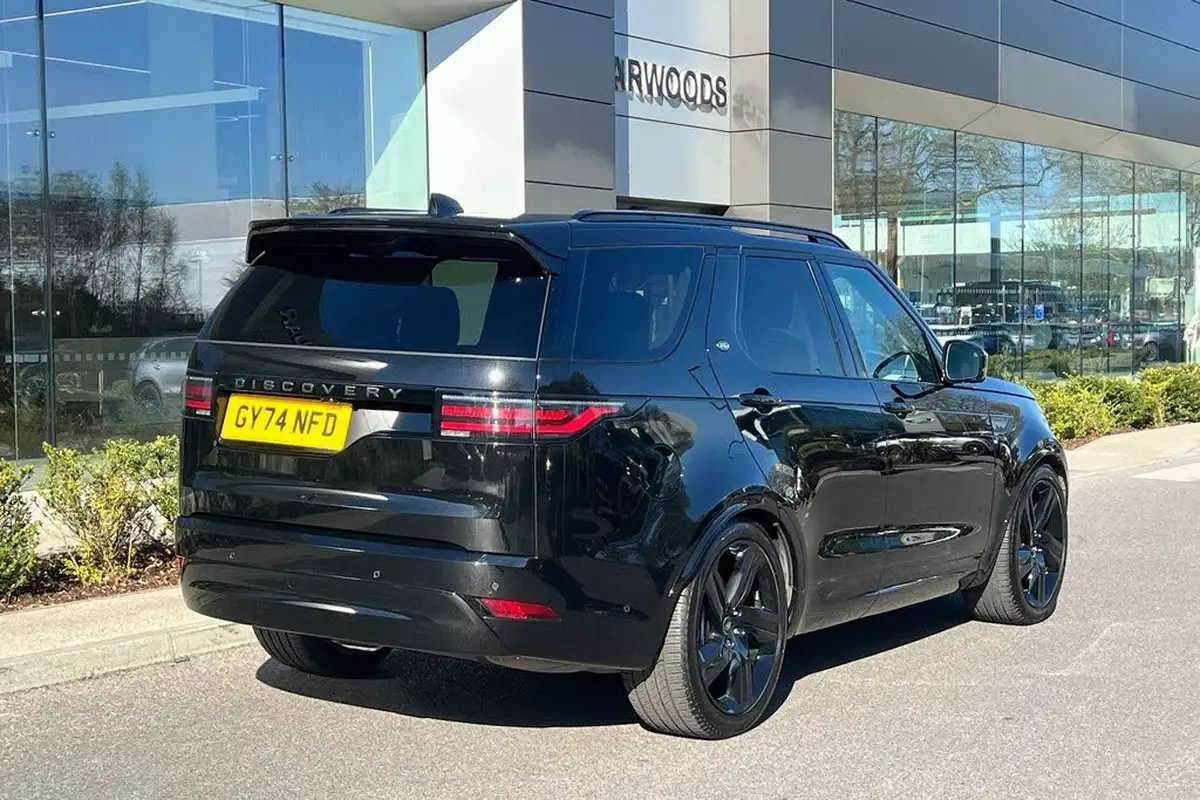 2024-land-rover-discovery-30-d350-dynamic-hse-big-10