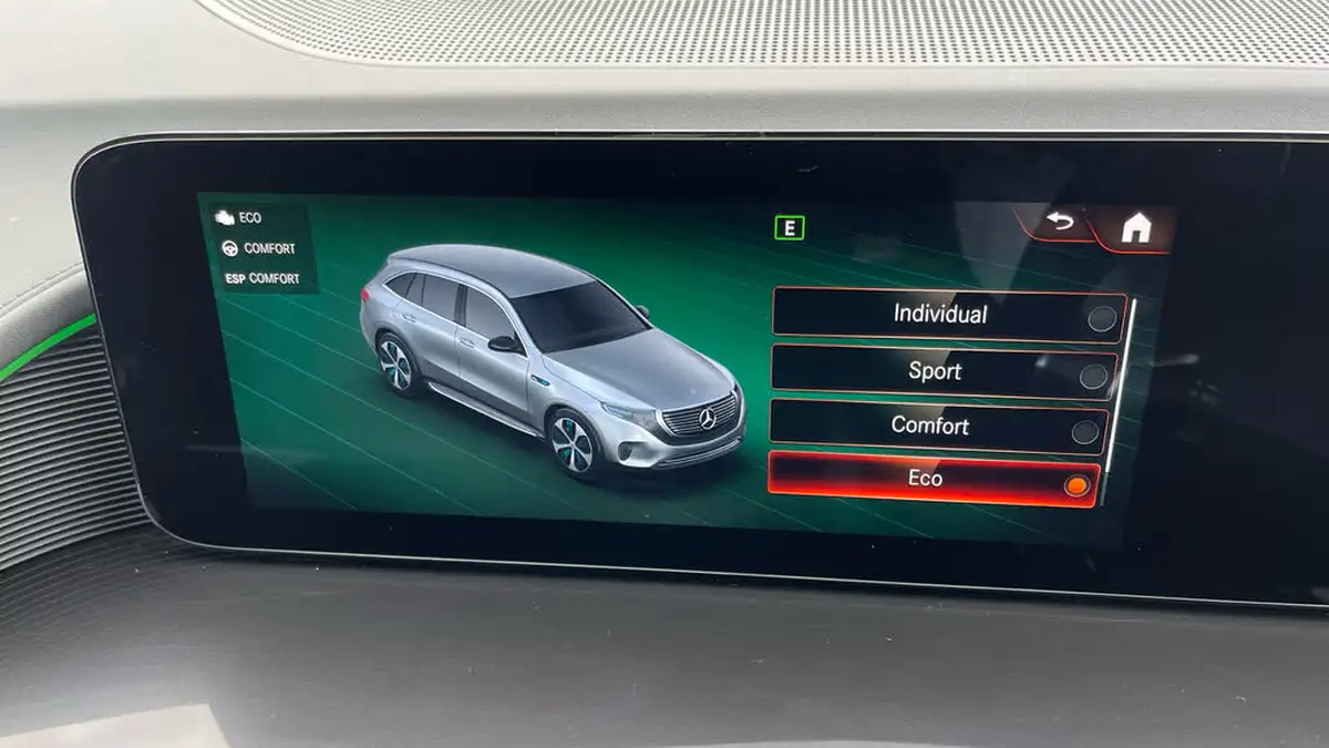 2022-mercedes-benz-eqc-e-eqc-400-amg-line-big-27