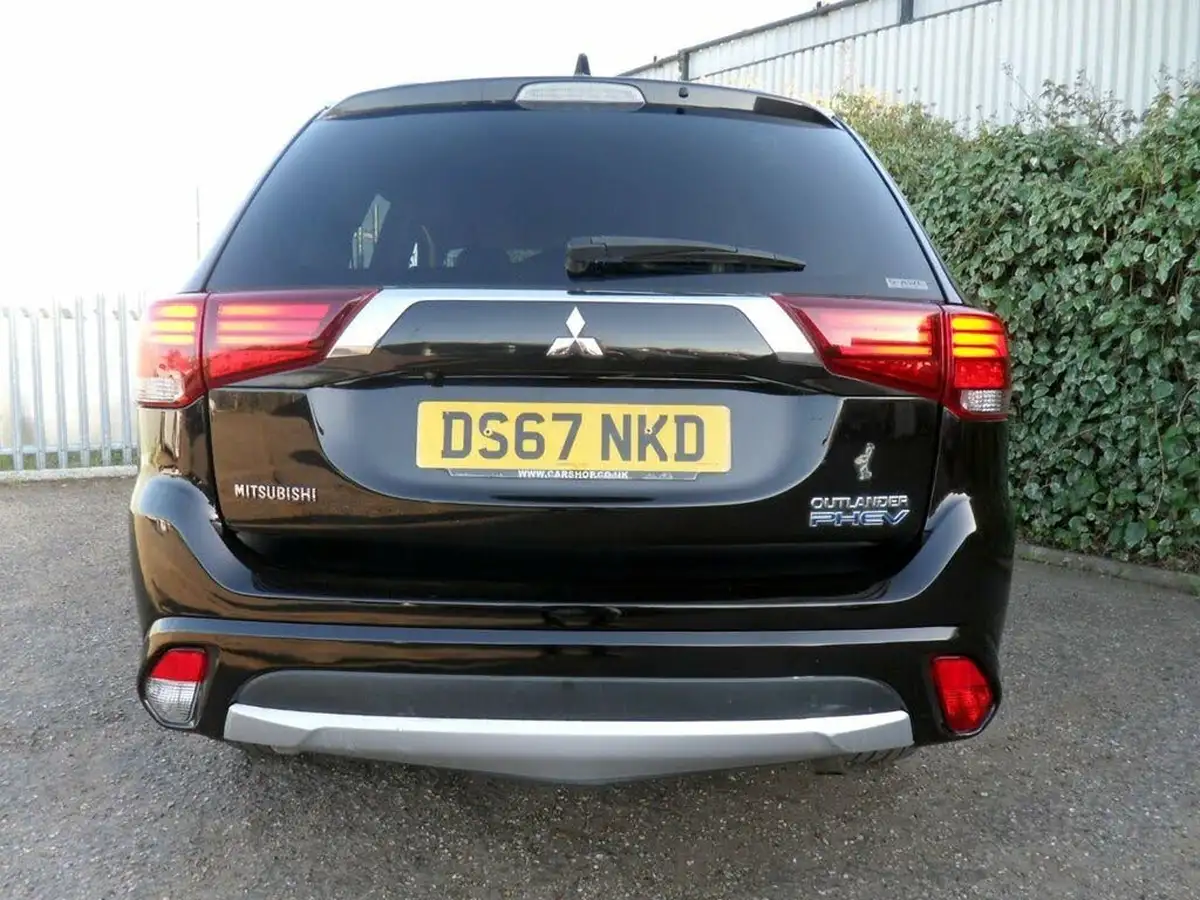 2017-mitsubishi-outlander-20-juro-phev-big-2