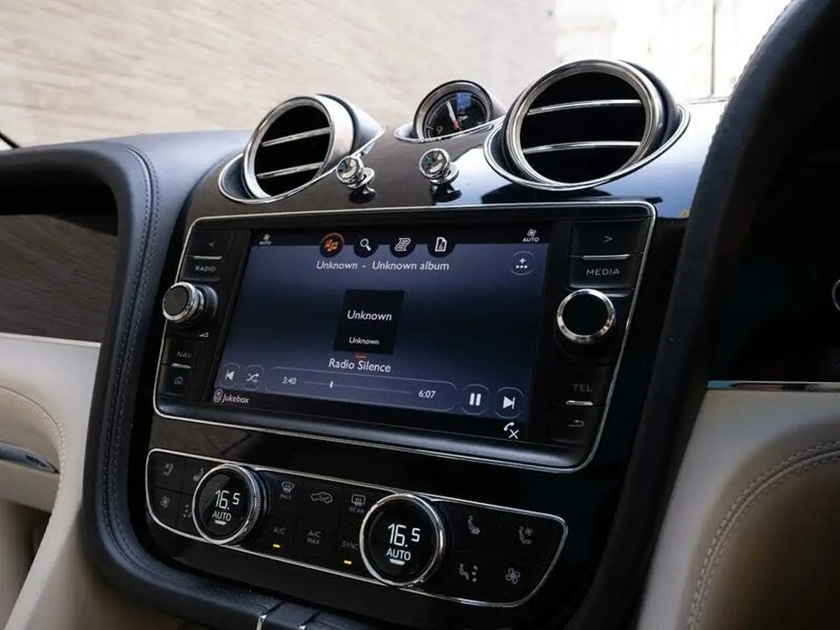 2019-bentley-bentayga-60-w12-speed-big-40