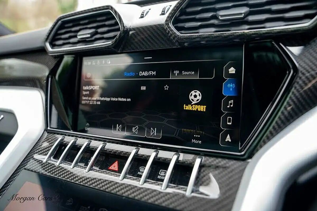 2020-lamborghini-urus-40-no-trim-big-61
